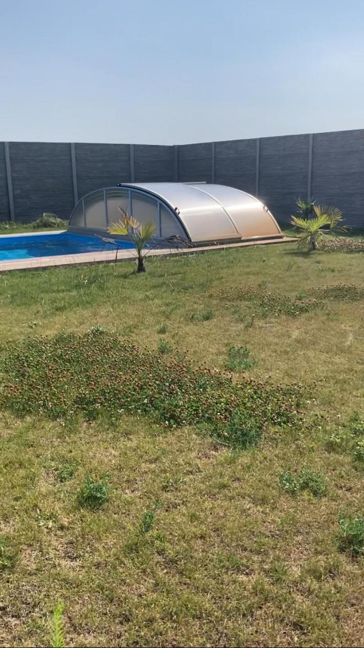 5 Izbovy Samostatny Stojaci Rodinny Dom S Podkrovim A Velkou Zahradou So Sezonnym Bazenom, Celorocnou Saunou A Virivkou-Momentalne Pokazena- Od Augusta Bude Nova Na Dovolenku A Oddych Topolniky Eksteriør billede